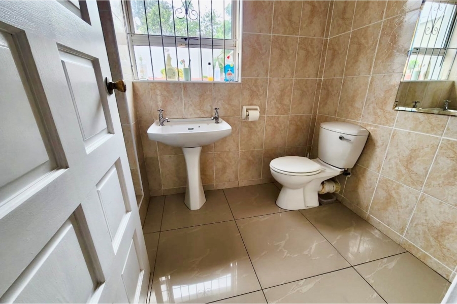 To Let 5 Bedroom Property for Rent in Perridgevale Eastern Cape